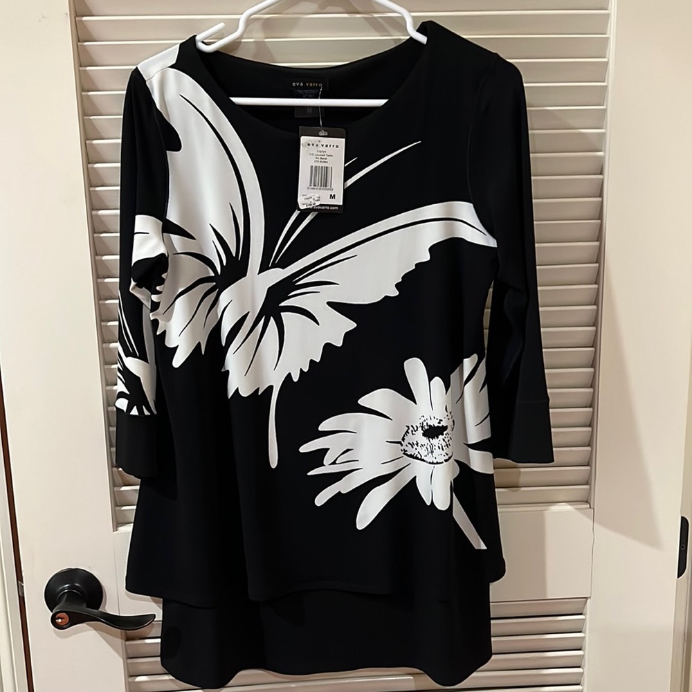 NWT (M) EVA VARRO Black & White 3/4 length sleeve. Butterfly/Flower